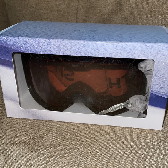 Goggles - Picture 3 of 6